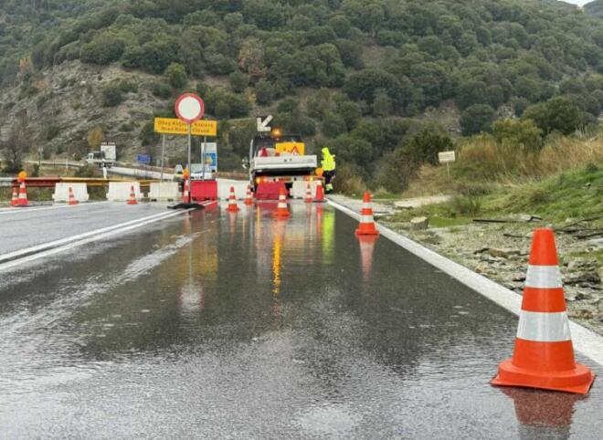 Κλειστοί οι δρόμοι λόγω κακοκαιρίας 