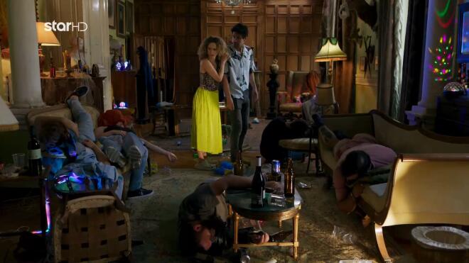 Η Μαρίνα και ο Χάρης έπειτα από μία ξέφρενη βραδιά, αντικρύζουν ένα χάος στο σπίτι τους