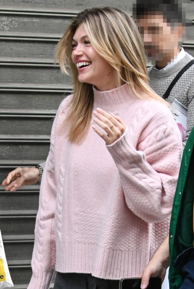 Κλέλια Ανδριολάτου με street look στο κέντρο της Αθήνας/ NDP