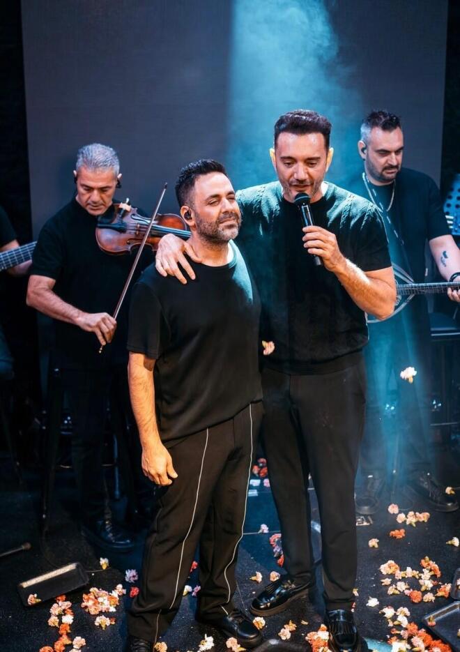 Γιώργος Γιαννιάς: Η συγκινητική υποδοχή στον κουμπάρο του Χρήστο Μενιδιάτη