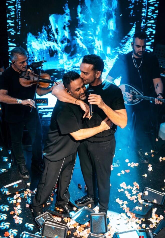 Γιώργος Γιαννιάς: Η συγκινητική υποδοχή στον κουμπάρο του Χρήστο Μενιδιάτη