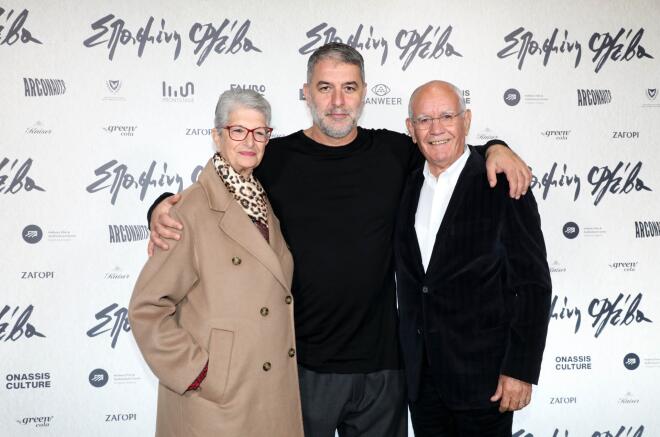 Ο Βασίλης Μπισμπίκης με τους γονείς του/ NDP ΕΛΛΗ ΠΟΥΠΟΥΛΙΔΟΥ