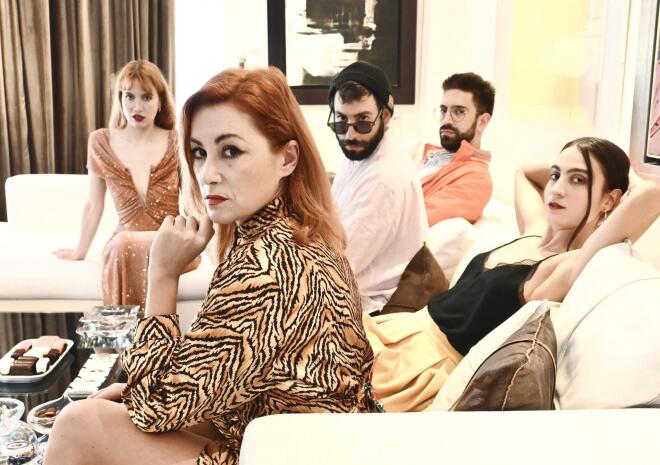 Το Love me Tinder στο Theatre of the NO