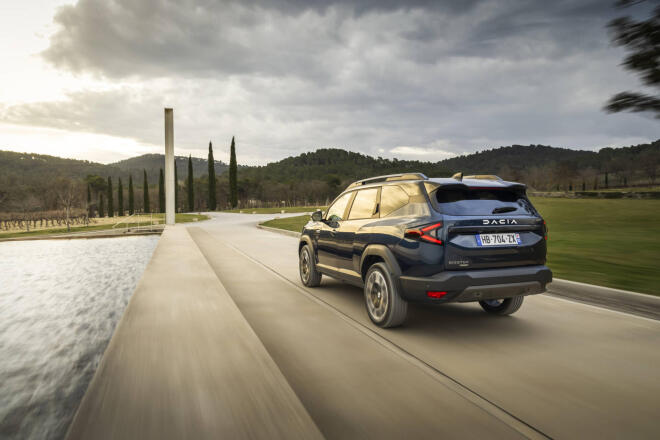 Renault 5 E-Tech Electric - Dacia Bigster: Φιναλίστ για το Αυτοκίνητο της Χρονιάς 2026 για την Ελλάδα