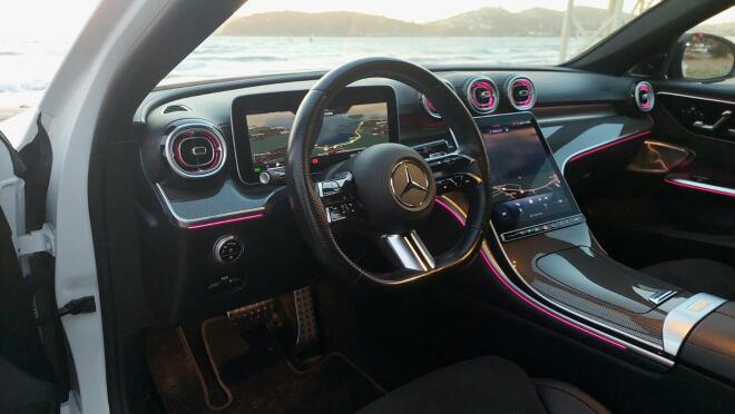 Δοκιμάζουμε τη νέα Mercedes C400e 4MATIC