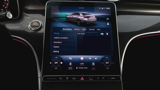 Δοκιμάζουμε τη νέα Mercedes C400e 4MATIC