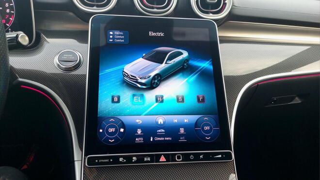 Δοκιμάζουμε την νέα Mercedes C400e 4MATIC