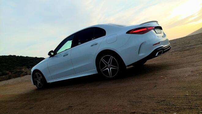 Δοκιμάζουμε την νέα Mercedes C400e 4MATIC