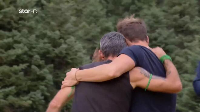 Φάρμα: Δημήτρης & Γιώργος αγκαλιά μετά το τέλος της δοκιμασίας