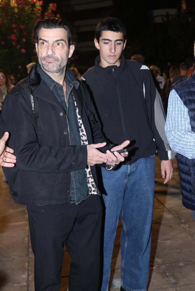 Ο Νίκος Κουρής με τον γιο του, Πέτρο στη συναυλία του Robbie Williams στο Καλλιμάρμαρο, τον Οκτώβριο του 2025/ NDP ΑΝΔΡΕΑΣ ΝΙΚΟΛΑΡΕΑΣ