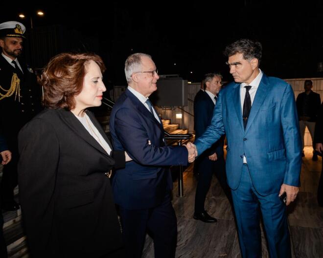 Η Α.Ε. ο Πρόεδρος της Δημοκρατίας, κος. Κωνσταντίνος Αν. Τασούλας και η σύζυγός του κα. Φανή Σταθοπούλου, ο κος Γιάννης Β. Βαρδινογιάννης.