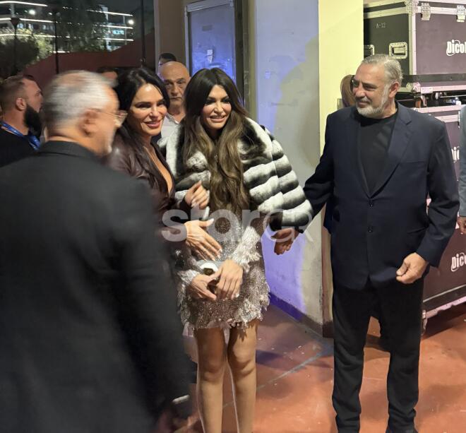 Κίμπερλι Γκίλφοϊλ: Με εντυπωσιακή μίνι τουαλέτα στο MadWalk 2025