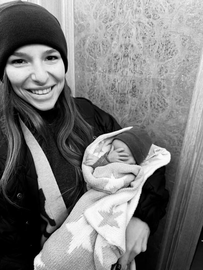 H Εριέττα Κούρκουλου -Λάτση με τον μικρό της γιο, Λέων