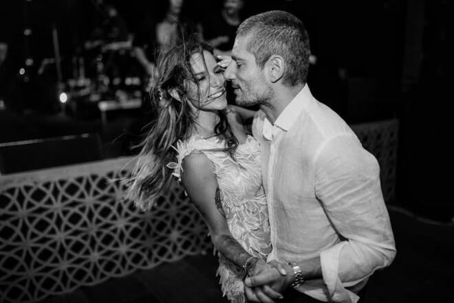 Η Εριέττα Κούρκουλου με τον σύζυγό της Βύρωνα Βασιλειάδη - Φωτογραφία από τον γάμο τους (Instagram)