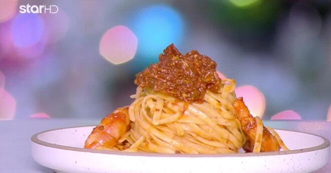 Γαριδομακαρονάδα με σάλτσα λιαστής ντομάτας με φέτα