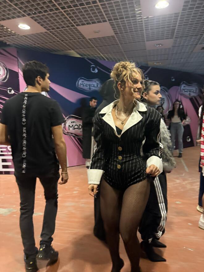 Lila και Ρία Ελληνίδου ευδιάθετες στο backstage του MadWalk 2025