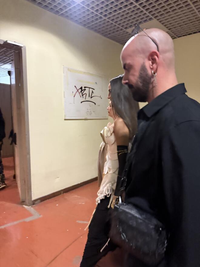 Lila και Ρία Ελληνίδου ευδιάθετες στο backstage του MadWalk 2025