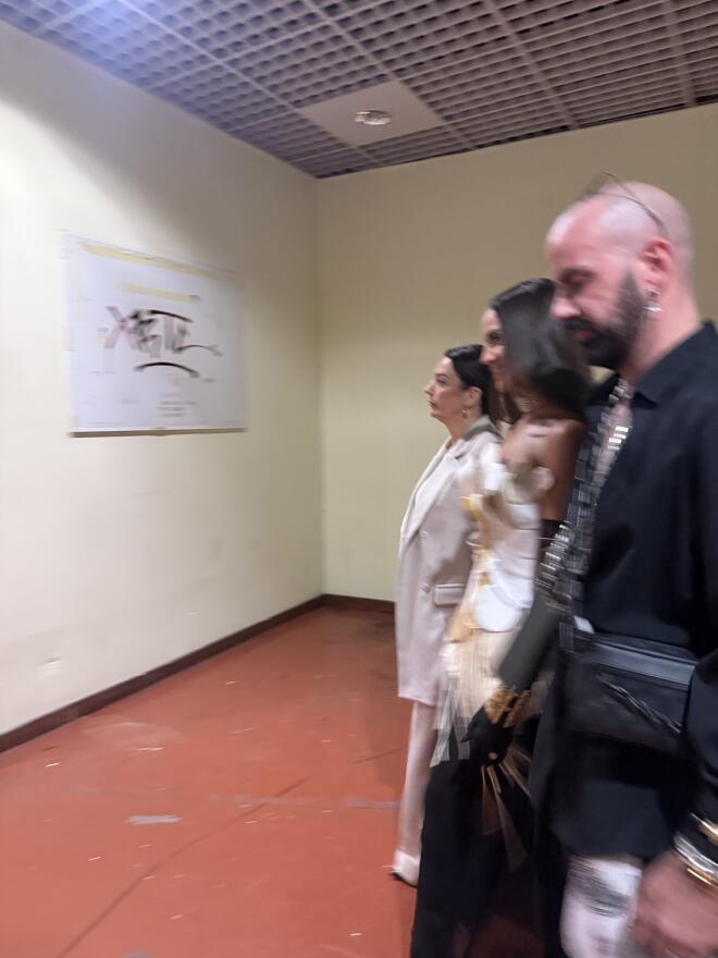 Lila και Ρία Ελληνίδου ευδιάθετες στο backstage του MadWalk 2025