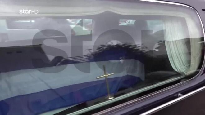 Θάνατος στρατιώτη Ρόδος: Σκεπασμένο με την ελληνική σημαία το φέρετρο του 19χρονου Ραφαήλ