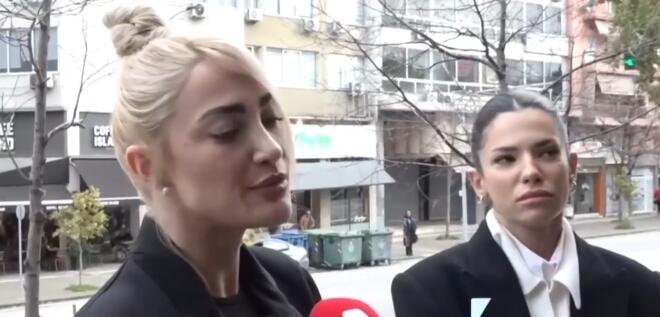 Η Ιωάννα Τούνη με την Στέλλα Πάσσαρη στο πλευρό της