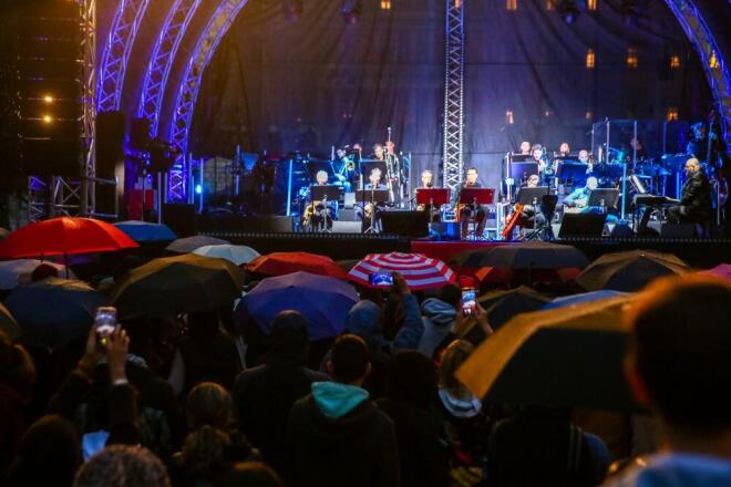 Η σκηνή της εκδήλωσης