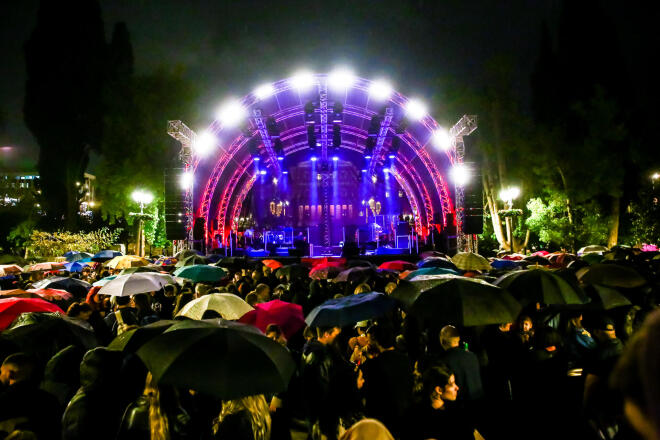 Η φωταγώγηση του δέντρου 