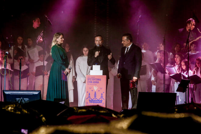 Άναψε το δέντρο στο Σύνταγμα