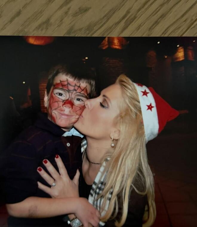 Ελένη Μενεγάκη: Ο γιος της Άγγελος Λάτσιος έγινε 23 - Οι τρυφερές ευχές της