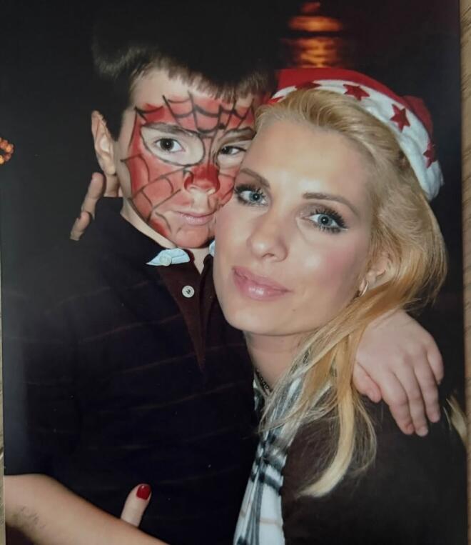 Ελένη Μενεγάκη: Ο γιος της Άγγελος Λάτσιος έγινε 23 - Οι τρυφερές ευχές της