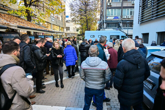 Αγρότες έξω από τα δικαστήρια Λάρισας