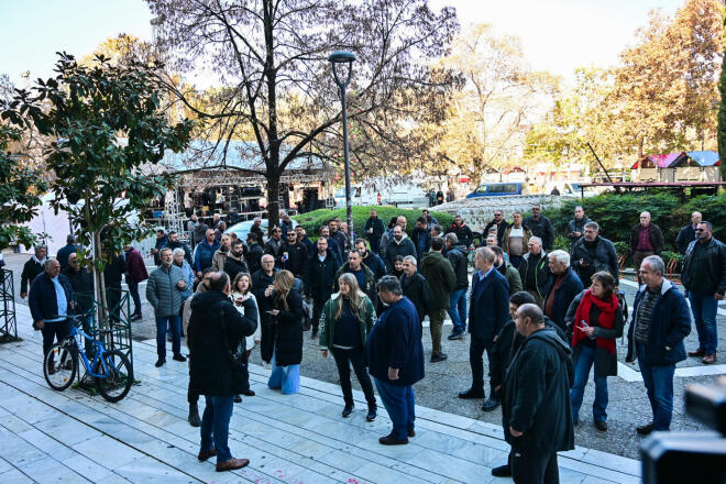 Συγκέντρωση αγροτών στα δικαστήρια Λάρισας