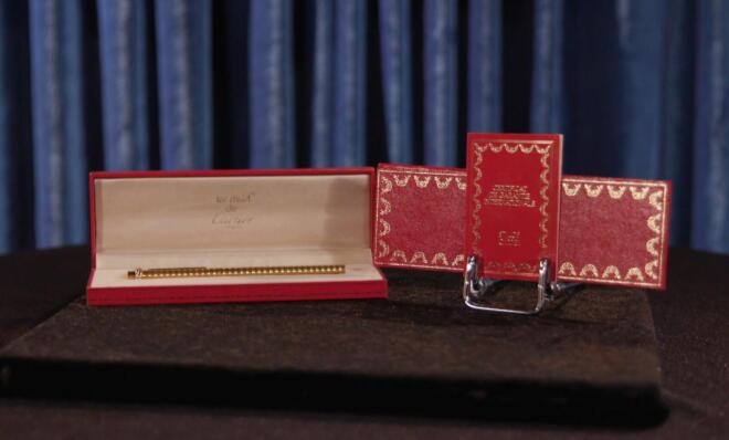 «Ψάρωσε» ο στιλίστας Ηλίας Μιχαλόλιας τους αγοραστές του Cash or Trash!