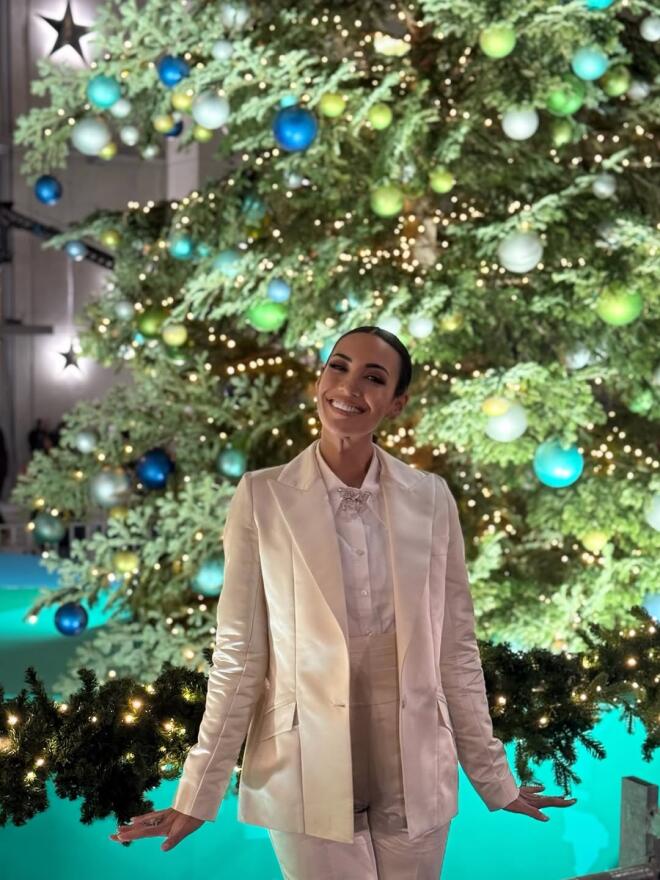 Ευγενία Σαμαρά στη φωταγώγηση του Κέντρου Πολιτισμού Ιδρύματος Σταύρος Νιάρχος/ instagram