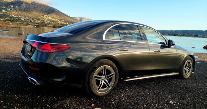 Mercedes-Benz E 220 d: Δοκιμάζουμε την «αστεράτη» λιμουζίνα