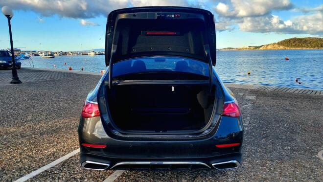 Mercedes-Benz E 220 d: Δοκιμάζουμε την «αστεράτη» λιμουζίνα