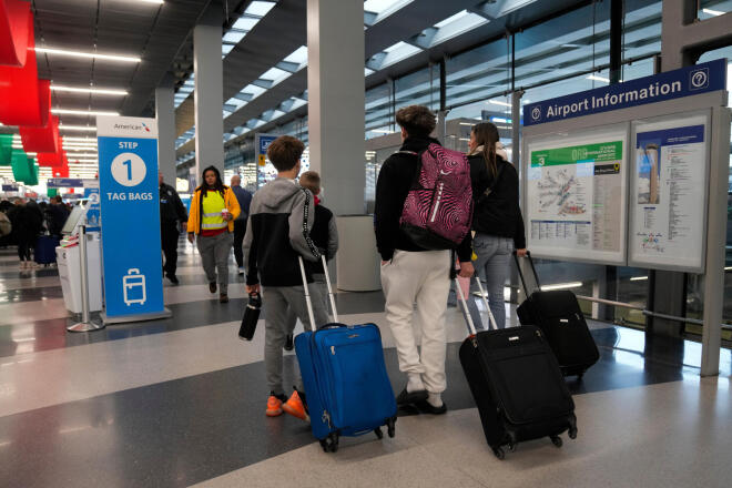 ταξιδιώτες αεροδόδρομιο 2