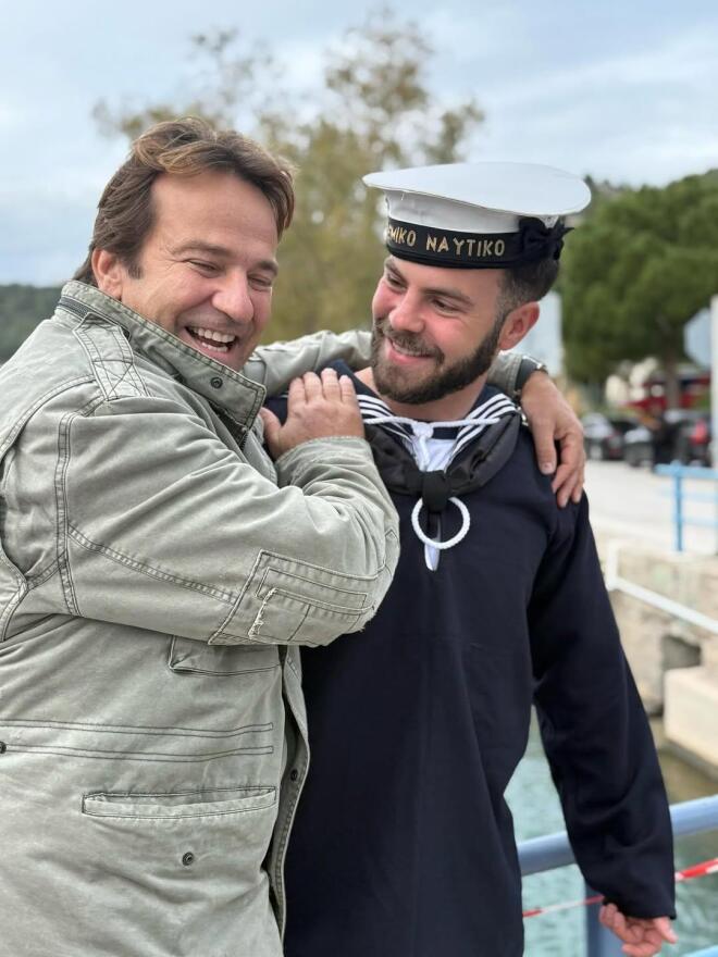 Στο πλευρό του και ο Μάκης Παντζόπουλος