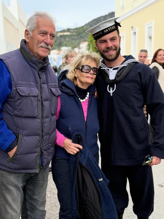 Υπερήφανοι παππούδες για τον Άγγελο