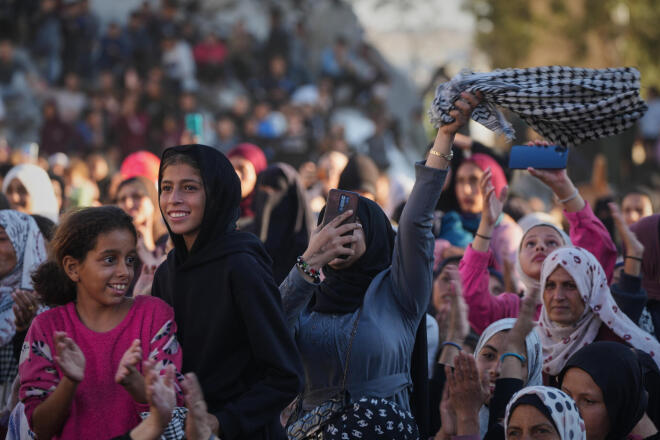 Αγάπη στα ερείπια: 54 ζευγάρια παντρεύτηκαν σε μια ομαδική τελετή στη Γάζα