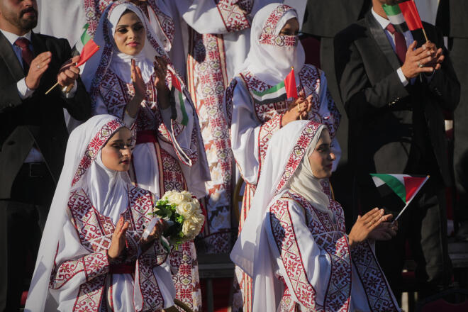 Αγάπη στα ερείπια: 54 ζευγάρια παντρεύτηκαν σε μια ομαδική τελετή στη Γάζα