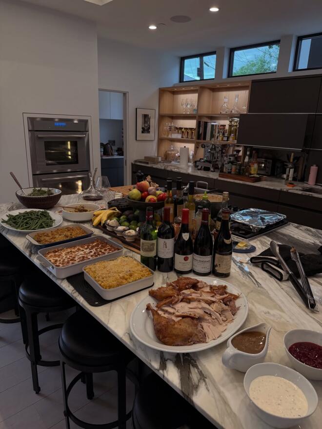 Αμαλία Κωστοπούλου: Έφτιαξε cinnamon rolls την Ημέρα Ευχαριστιών