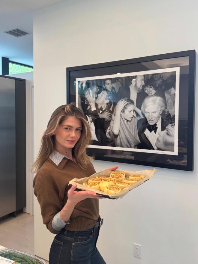 Αμαλία Κωστοπούλου: Έφτιαξε cinnamon rolls την Ημέρα Ευχαριστιών