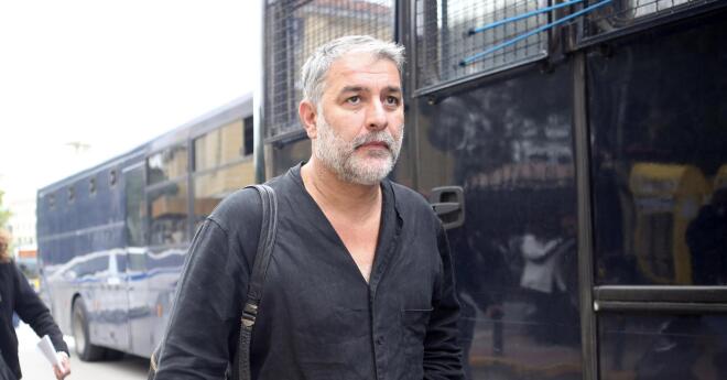 Ο Βασίλης Μπισμπίκης πρωταγωνιστεί στην παράσταση "Άνθρωποι και Ποντίκια"/ φωτογραφία από NDP 