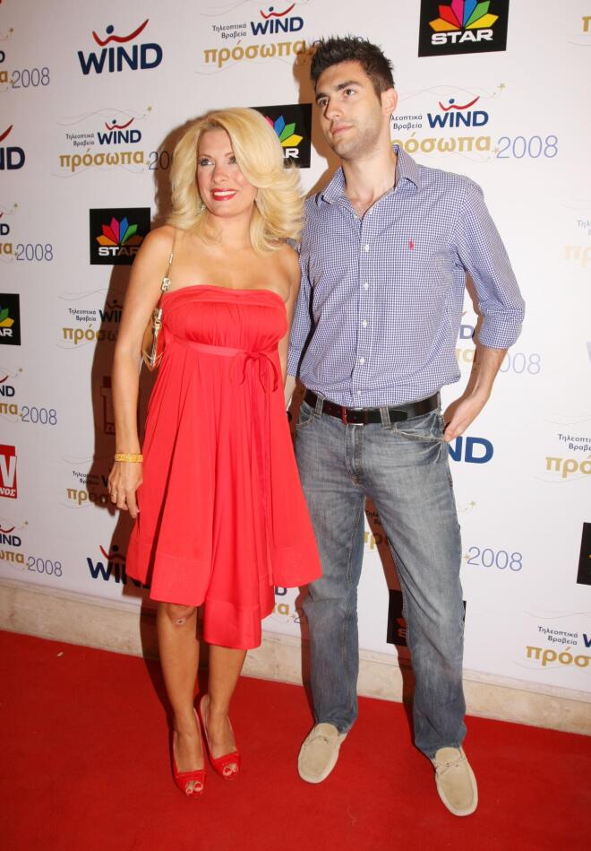 Η Ελένη Μενεγάκη με τον αδερφό της, Θοδωρή Μισόκαλο, σε βραβεία το 2008 