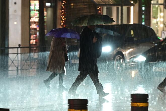 Κακοκαιρία Byron: σφοδρή βροχόπτωση στο κέντρο της Αθήνας