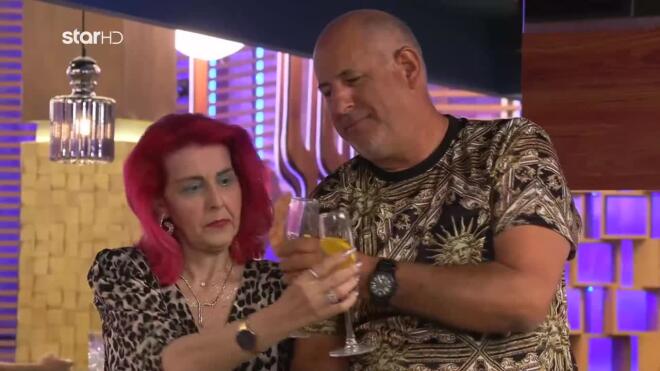 Απίστευτο ραντεβού στο First Dates: Γλυκά, χημεία και ένα τραγούδι επί τόπου