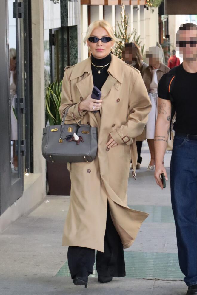 Το office look της Κατερίνας Καινούργιου στο κέντρο της Αθήνας/ NDP