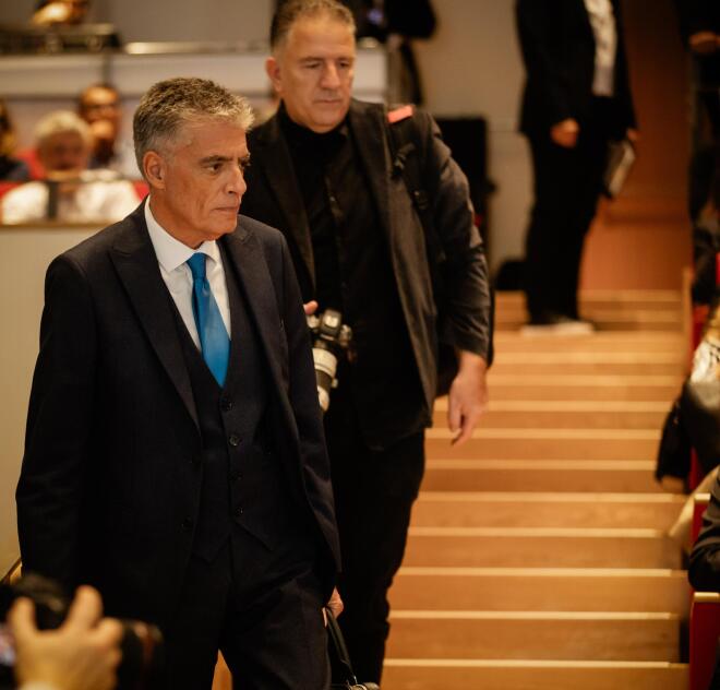 Ο Νίκος Ευαγγελάτος στάθηκε διακριτικά στο πλάι της Τατιάνας Στεφανίδου, ενώ το αγαπημένο ζευγάρι, που είναι μαζί πολλά χρόνια, είχε μόλις επιστρέψει από το Λονδίνο, όπου βρέθηκαν κοντά στον γιο τους, Νικόλα, που σπουδάζει στην Αγγλία.