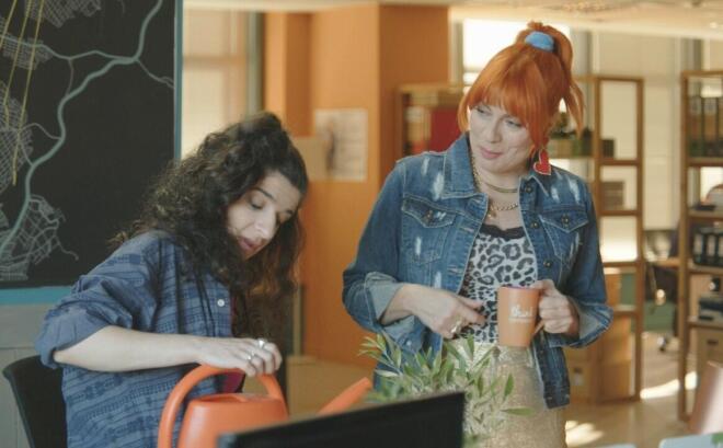 IQ 160: Γνωρίστε την Τρίνα, τη νέα συνάδελφο της Μουρίκη και του Καλατζή