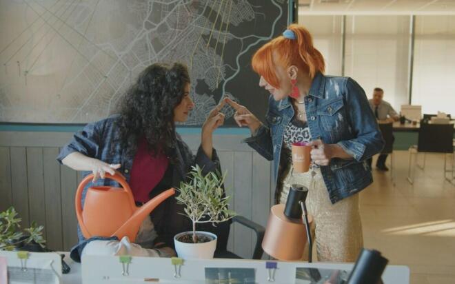 IQ 160: Γνωρίστε την Τρίνα, τη νέα συνάδελφο της Μουρίκη και του Καλατζή